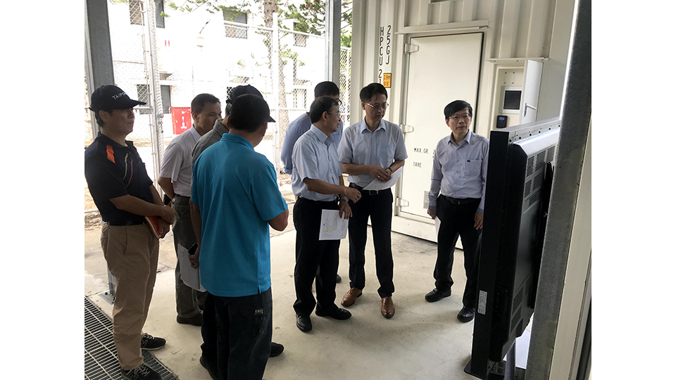 2020年位於夏興電廠的儲能設備完成建置，時任台電總經理鍾炳利特地前往視察。